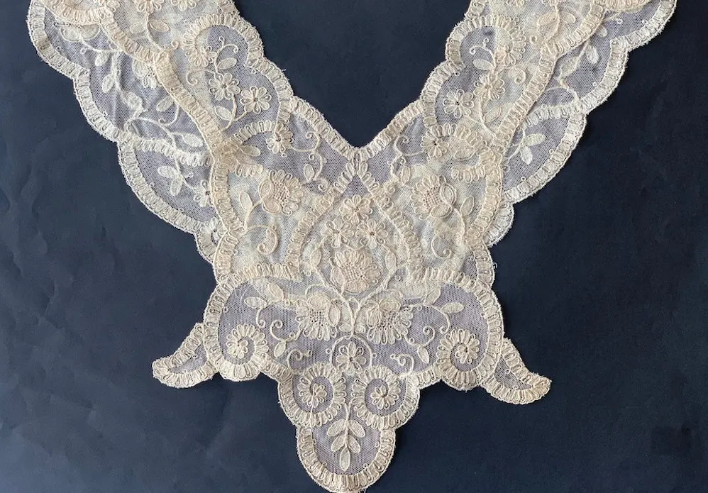 Vintage 4" V-Neck Scalloped Floral Cotton Lace Collar